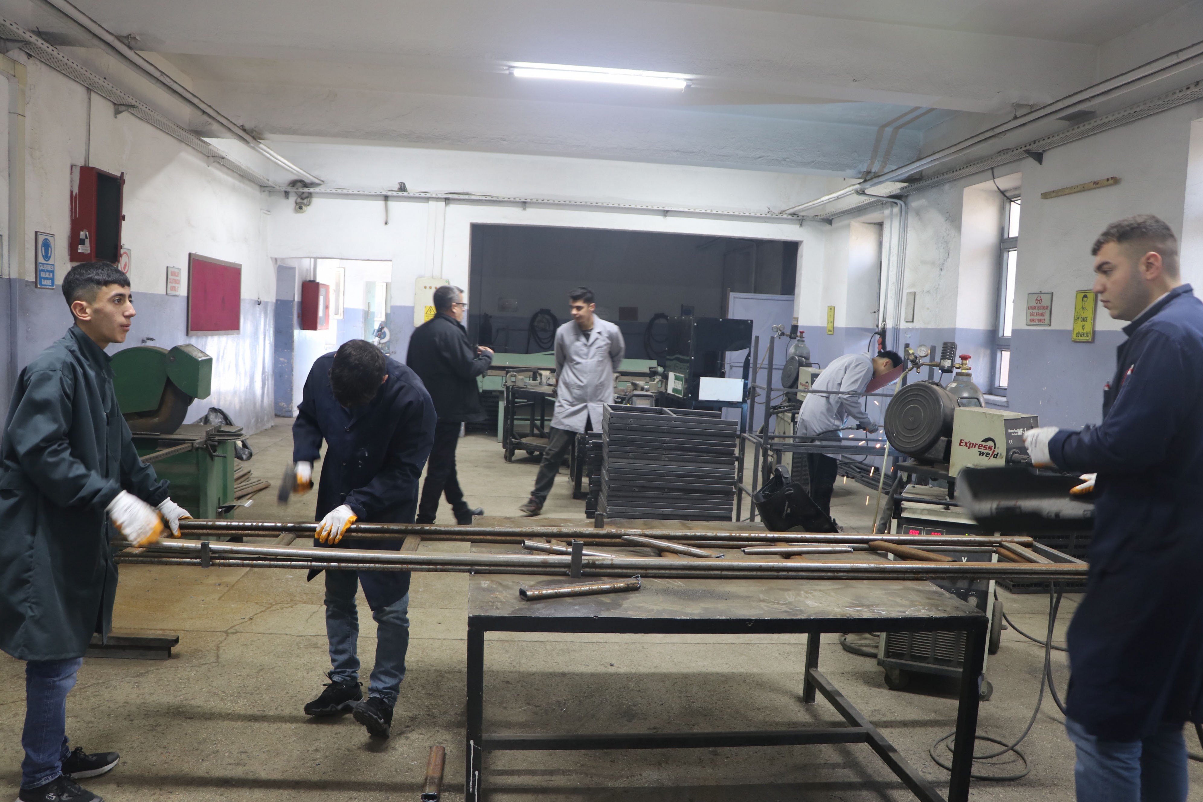 Araf’taki gençlik: Ne işçi ne öğrenci - Mahir Arslantaş