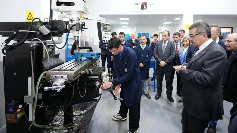 Bakan Tekin: Kaza olma ihtimali var diye MESEM'lerden vazgeçmek doğru değil, 2025 yılı sonuna kadar 10'u ölümlü 2 bin kaza meydana geldi